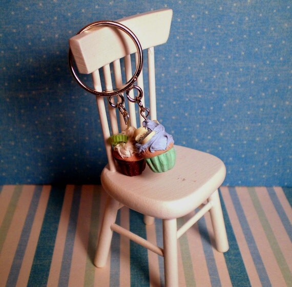 Dangling Cupcake Charm Ring