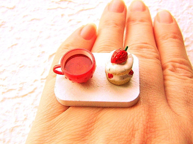 Strawberry Cake  Tea Ring