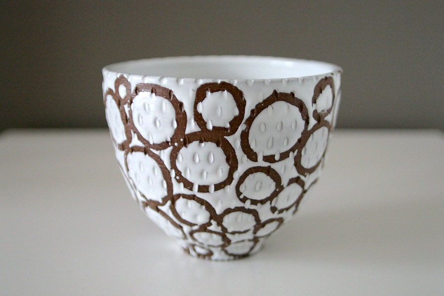 Circles and Raindrops Carved Stoneware Bowl / Brown and White Circles / "PÖL"