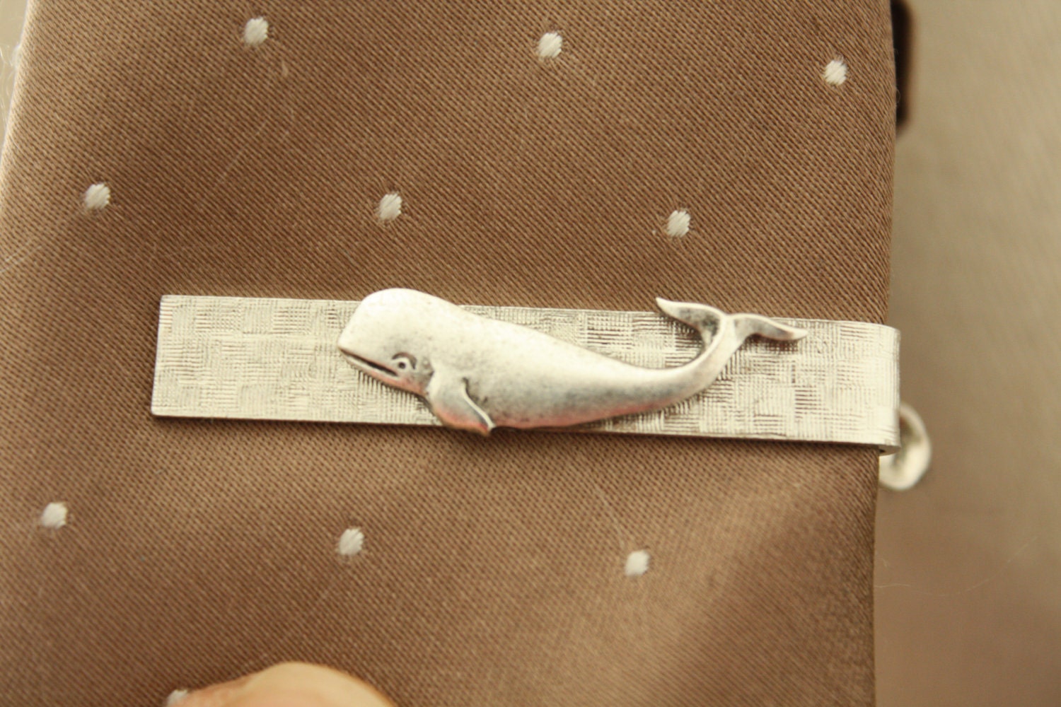 whale tie bar