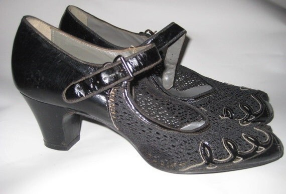 SALE/ SALE 1940s pumps / black mesh peep toe   7 AA