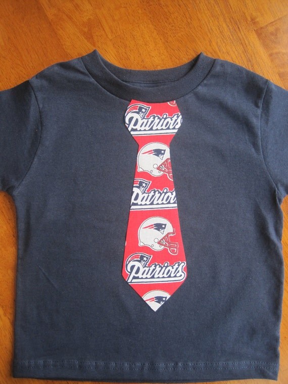 New England Patriots Appliqued Tie Shirt
