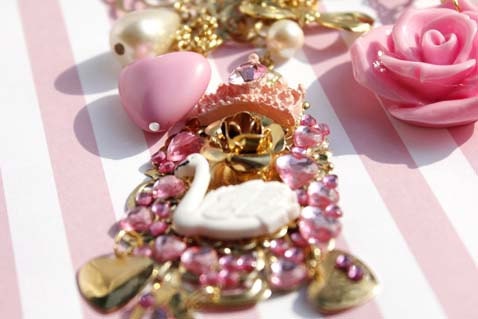 Hime Gyaru Swan Princess Necklace by Yumpopboutique