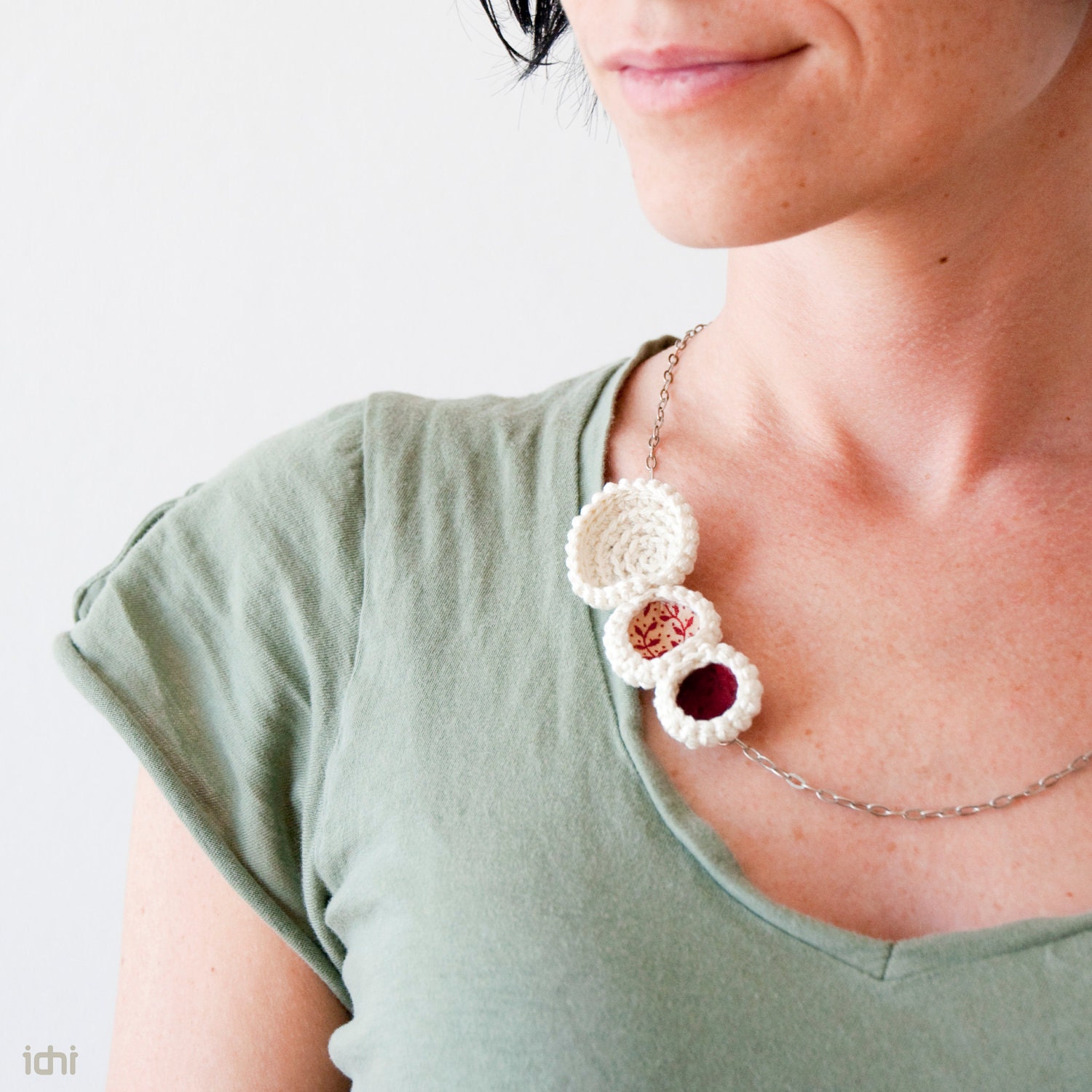 Crochet circles necklace with fabrics. White.