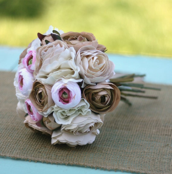  Chic Vintage           Ranunculus Wrapped In      