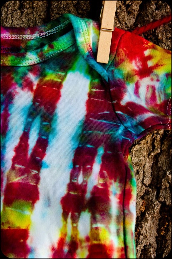 Tie Dye Organic Cotton Onesie - REED - Size 3 to 6 Months
