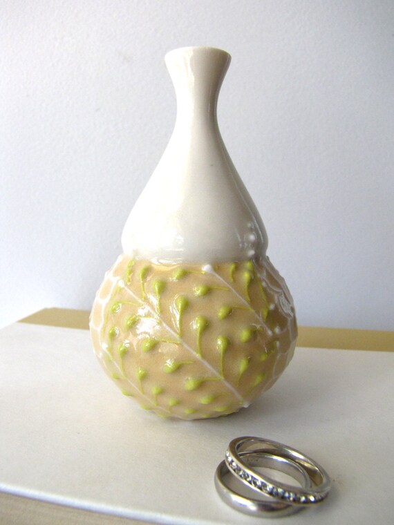 Single Cream Bud Vase