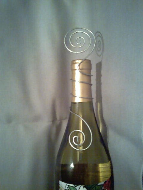Wine Bottle topper Wedding place card table number photo holders circles