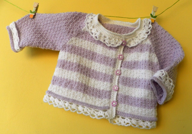 -- دستباف ، نرم و زیبا ژاکت کش باف پشمی کودک در رنگ سفید و بنفش با توری crocheted