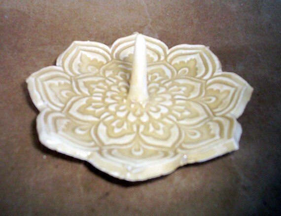 Pale Yellow Lotus Ring Holder Bowl