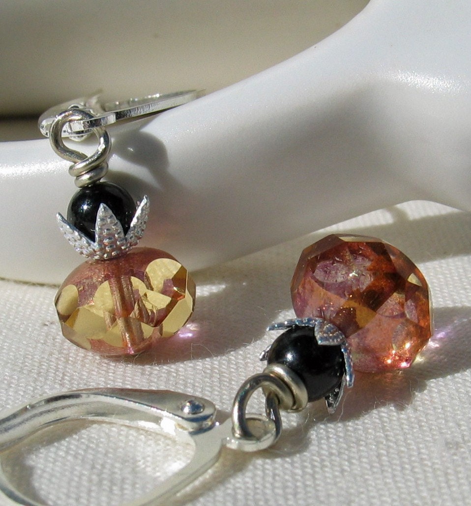 Feminine Tiny Earrings - Gold Luster Petite Crowns