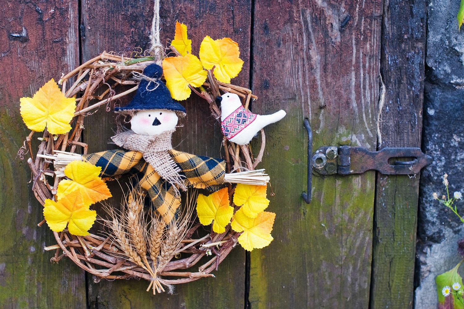 Autumn wreath "Scarecrow". Home decoration, front door decor.  Halloween, Thanksgiving day. Brown, yellow, wood, nature, eco friendly.