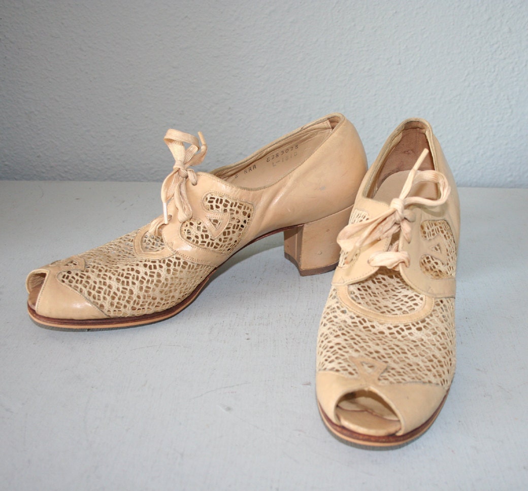 1930s 40s OXFORDS / Ivory peeptoe leather and mesh, 8