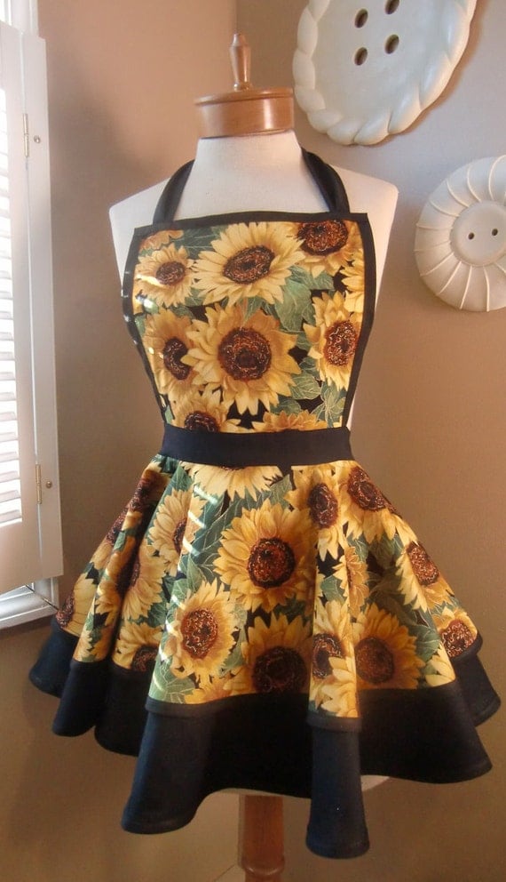 Sunflower Print Womans Retro Apron With Tiered Skirt and Bib