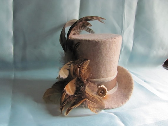 Beige feather mini top hat