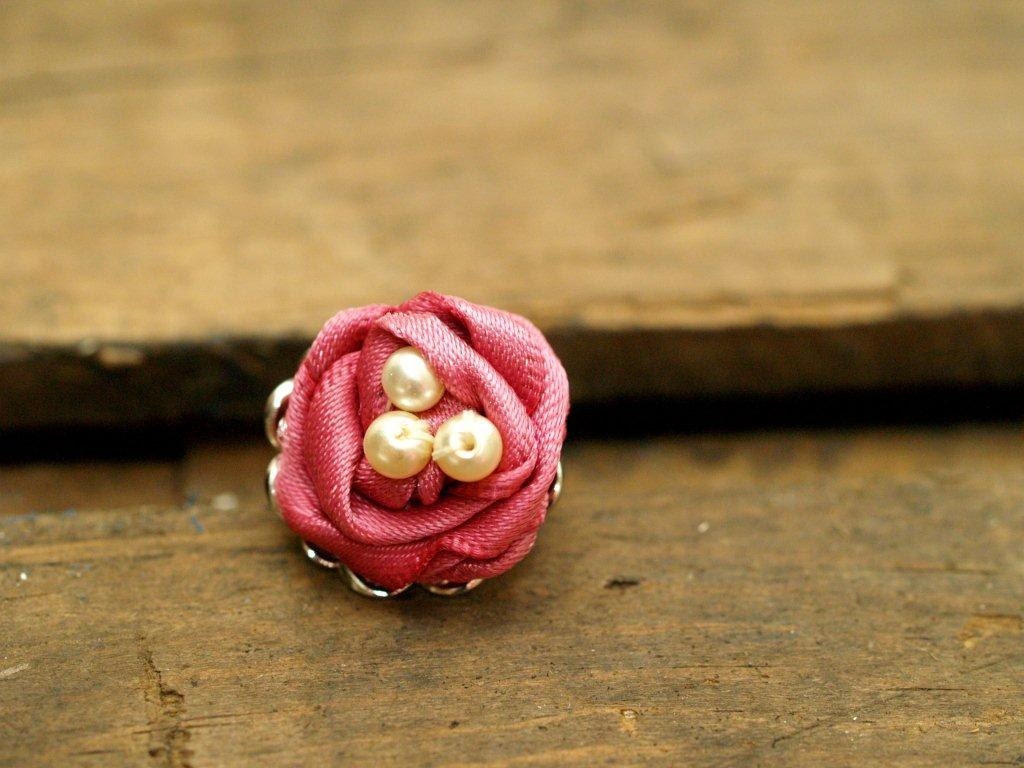Rose Ribbon Nest Ring