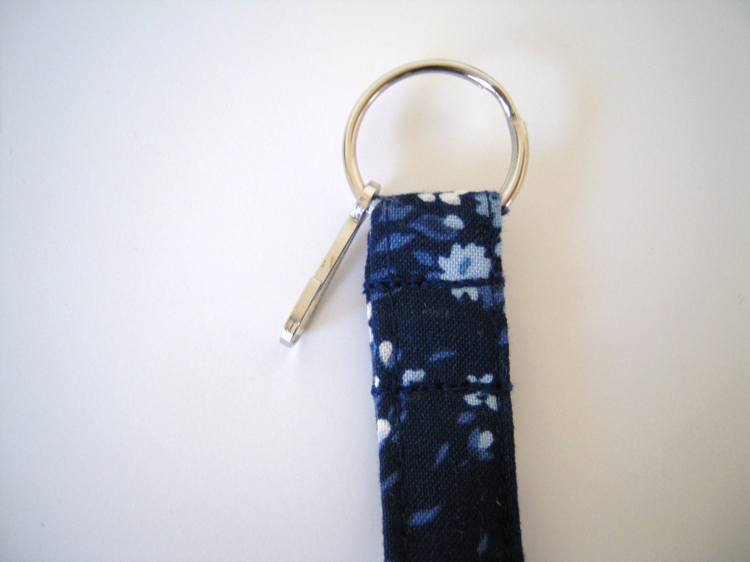 Keychain/White Flower/Around 11"