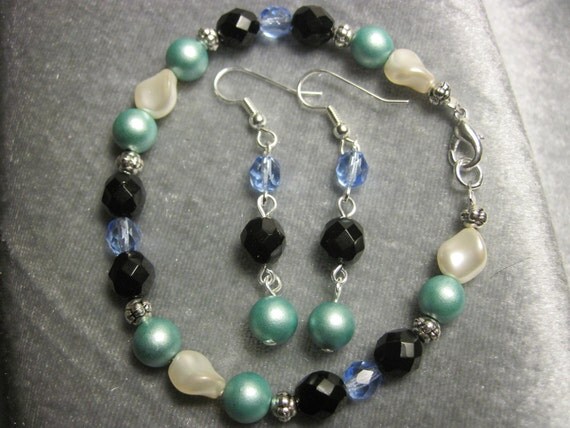 Ice Dreams-Czech glass, druk glass and swarovski pearl bracelet set