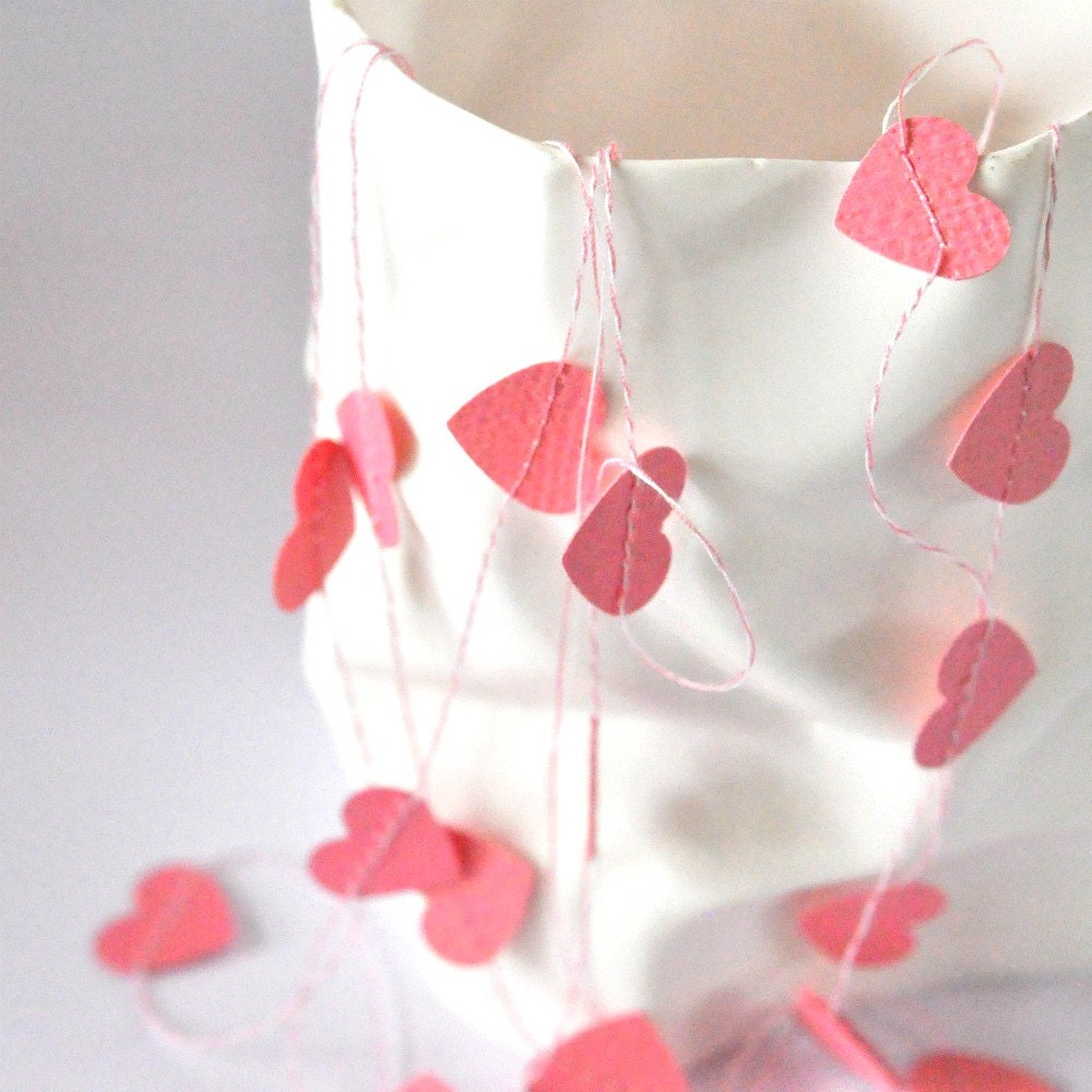Tiny Paper Garland in a Box Hearts Pink