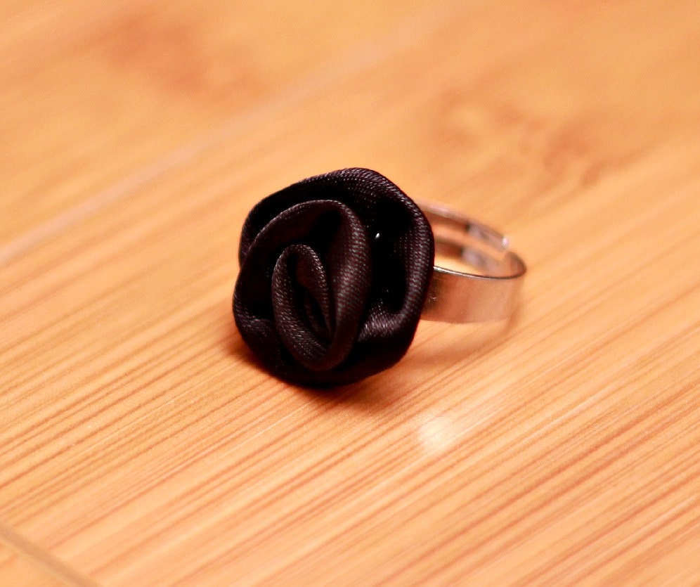 Ring Satin Black Rose