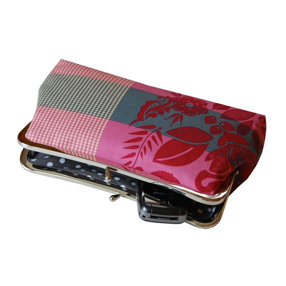Clutch purse with mod flowers in fuchsia