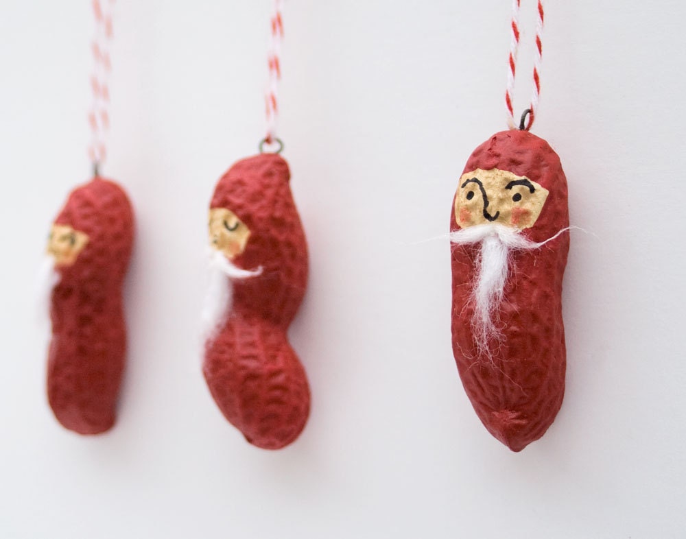 beautiful christmas ideas: painted peanuts