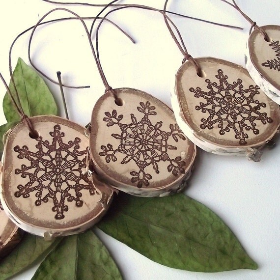 Wood Gift Tags - 5 Rustic Birch Wood Wooden Holiday Ornaments - A natural embellishment for gift bags and boxes, baked goods, and more