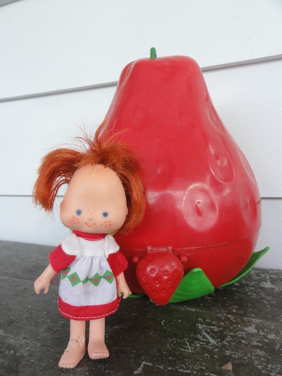 Strawberry Shortcake Doll and Berry Carrying Case VINTAGE Strawberry Shortcake