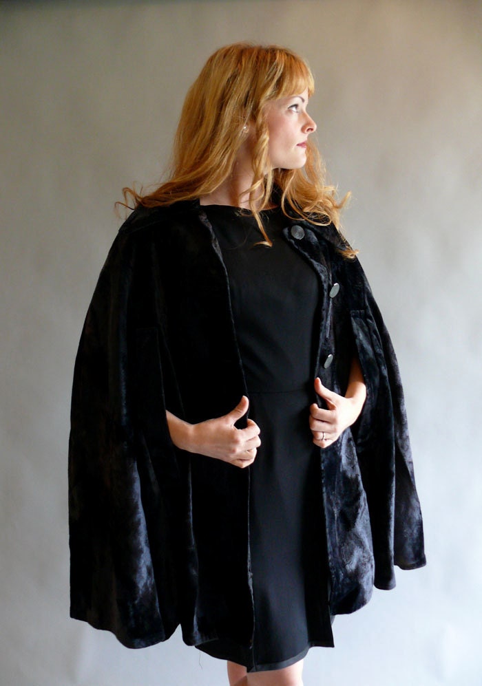 1960s cape // 60s black velvet cape // Black As Night