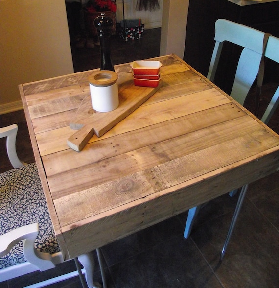 Regenerado Pallet Barnwood Bistro, Café, espacio de cocina tipo loft de la ciudad en el listado de las piernas cerradas escritorio