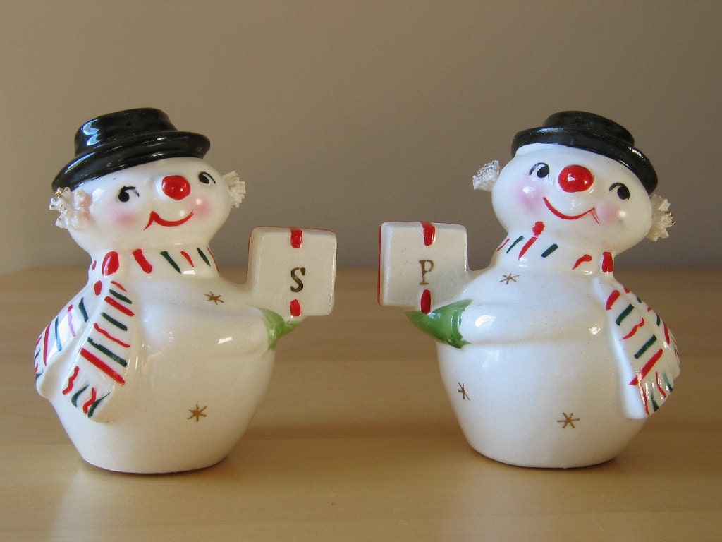 Vintage 1950s Holt Howard Snowman Salt & Pepper Shakers  - Christmas Ceramic with Spaghetti Trim - Made in Japan