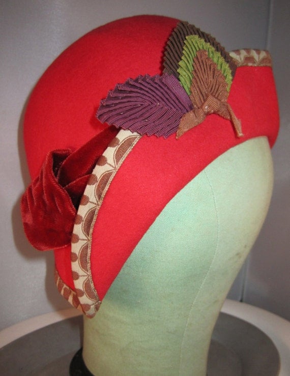 Antique 1930s Flapper Ruby Red Wool Cloche Hat