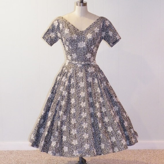 1950s 50s Dress, Gray Taffeta White Snowflake Embroidered Formal Cocktail Wedding Party Holiday Dress, Full Skirt, Belt, Rockabilly