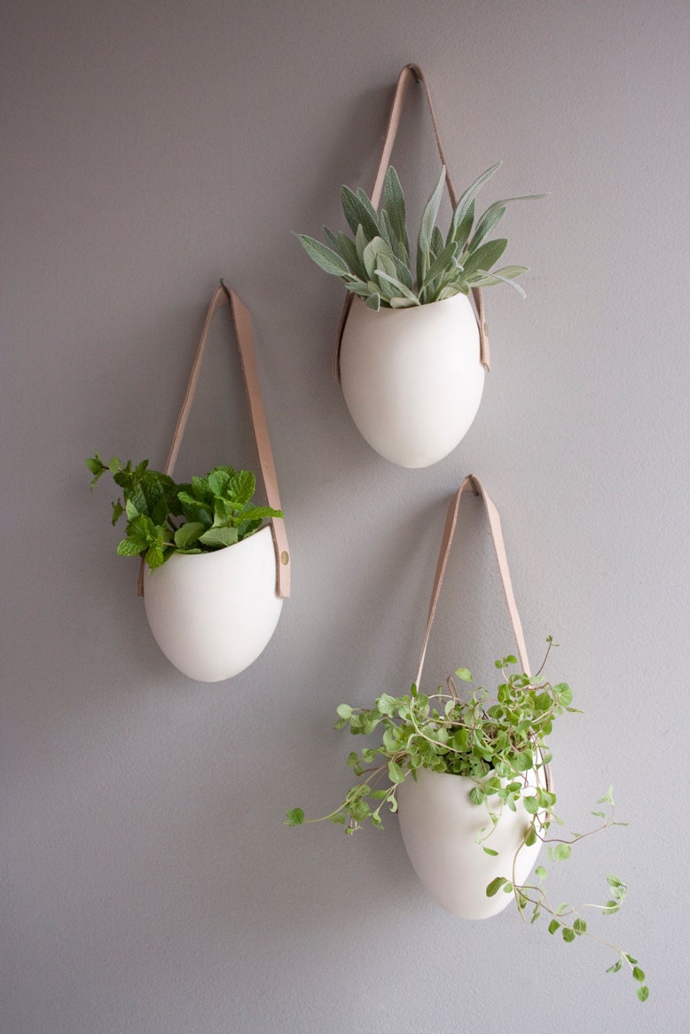 set of 3 porcelain and leather hanging containers