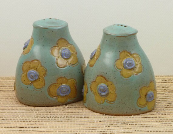 Ceramic salt and pepper set