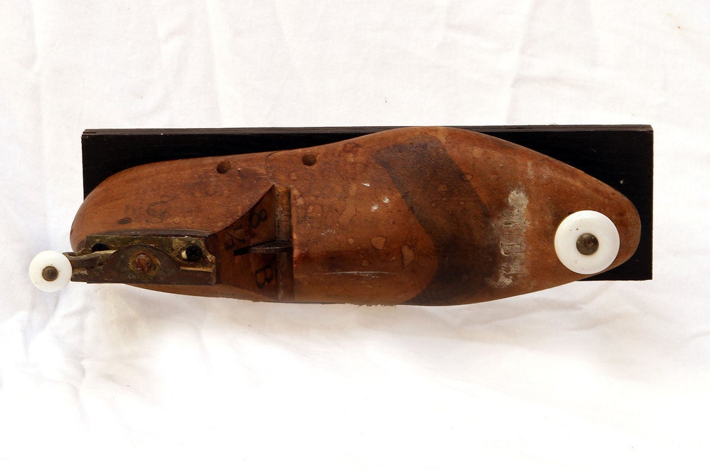 Shoe Form Hook
