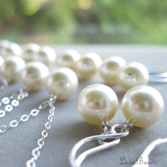 6 Bridesmaid Jewelry gift sets in sterling silver and pearl necklaces and earrings , choose your color (cream shown)