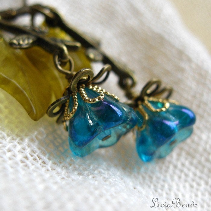 Sweet Pea - vintage style floral earrings