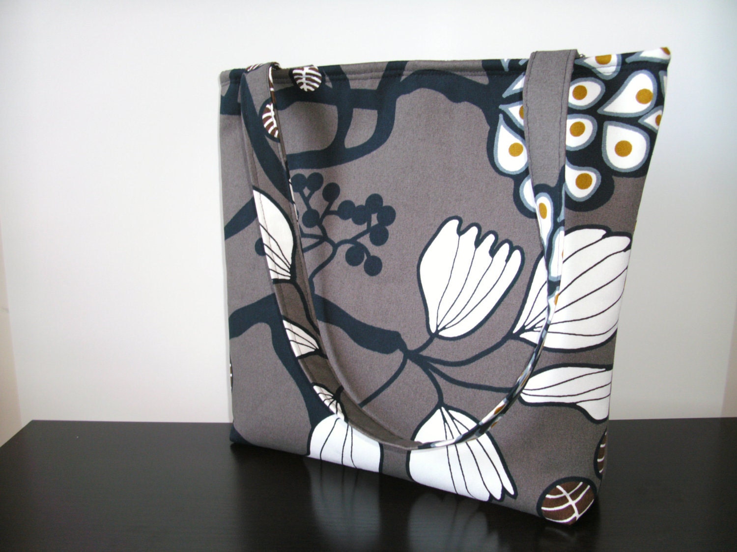 Tote Bag in Modern Botanical Print