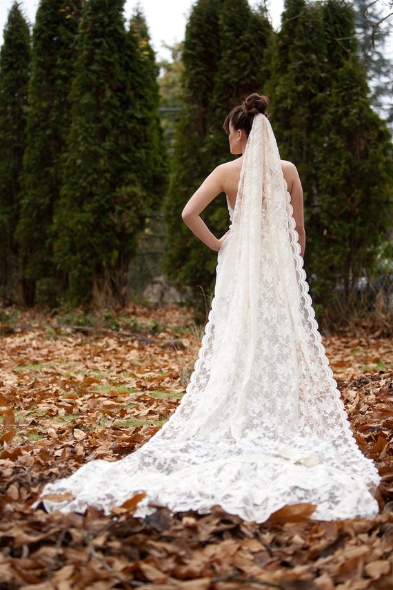 The Stella...Full leangth ivory lace veil