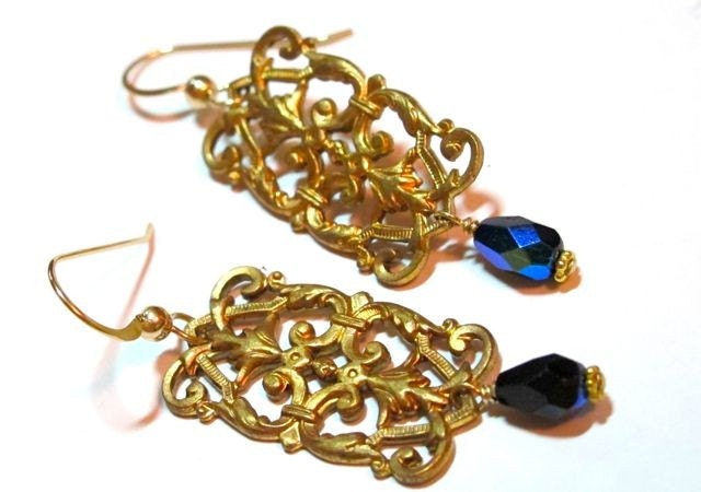 Chandelier earrings. Drop earrings. Blue earrings. Fleur de lis. Vintage filigree. Floral. Navy blue. BLUE VELVET