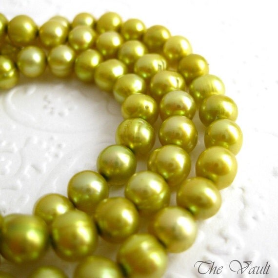 Pearls, potato, chartreuse, 6mm, 16 inch full strand