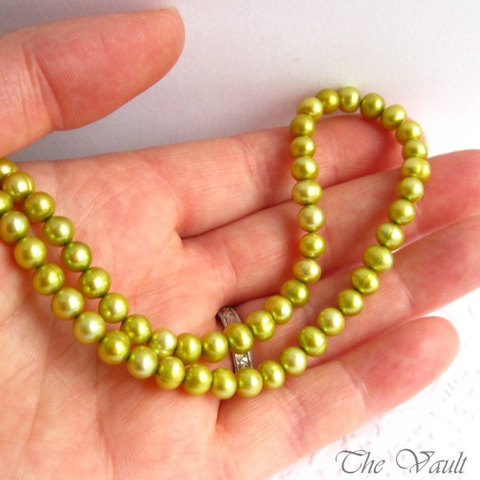 Pearls, potato, chartreuse, 6mm, 16 inch full strand