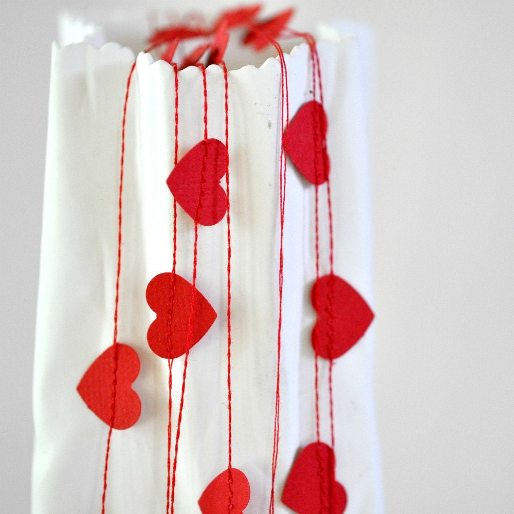 Tiny Hearts Paper Garland Red