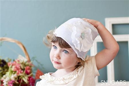 Шикарный цветок в белый с кружевом-сладкий шляпу ребенка Snugar
