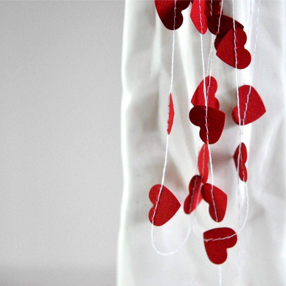 Tiny Hearts Paper Garland Red