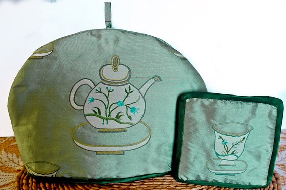 Silk Tea Cosy (Cozy) in a Mid Green with Dark Green Edging and matching Tea Pot Mat.