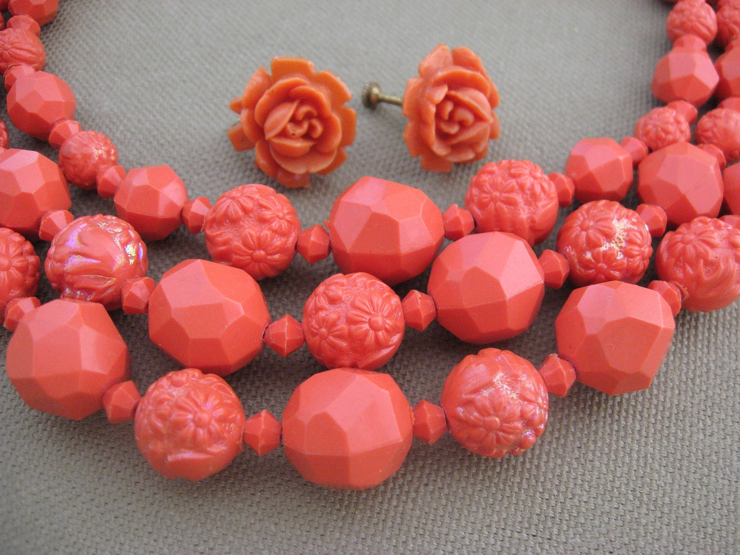 Vintage Carved Coral Flowers Bead Necklace Set