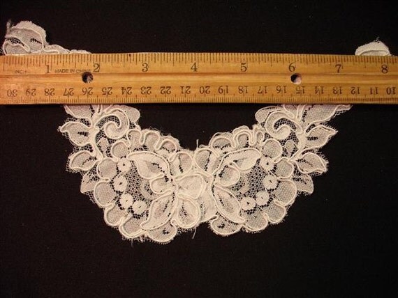 Grab Em By The Collar - Vintage Lace Collar Applique - White - (3)