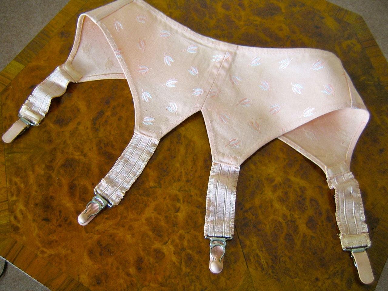 1940s garter belt or suspender belt for stockings - NOS - never worn - beautiful